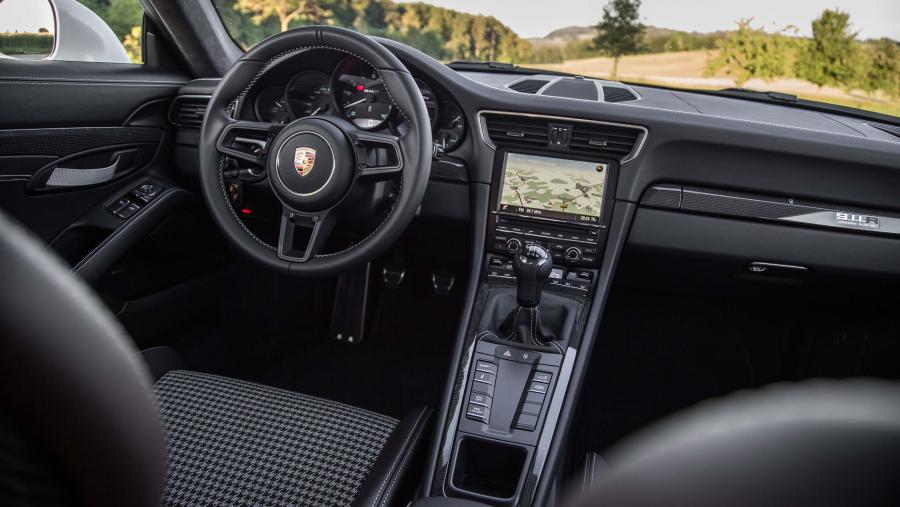 Интерьер Porsche 911 R 2016 года  (фото 12 из 50)